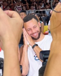 必发交易-美女主持人晒库里经典动作：近距离亲眼看晚安安